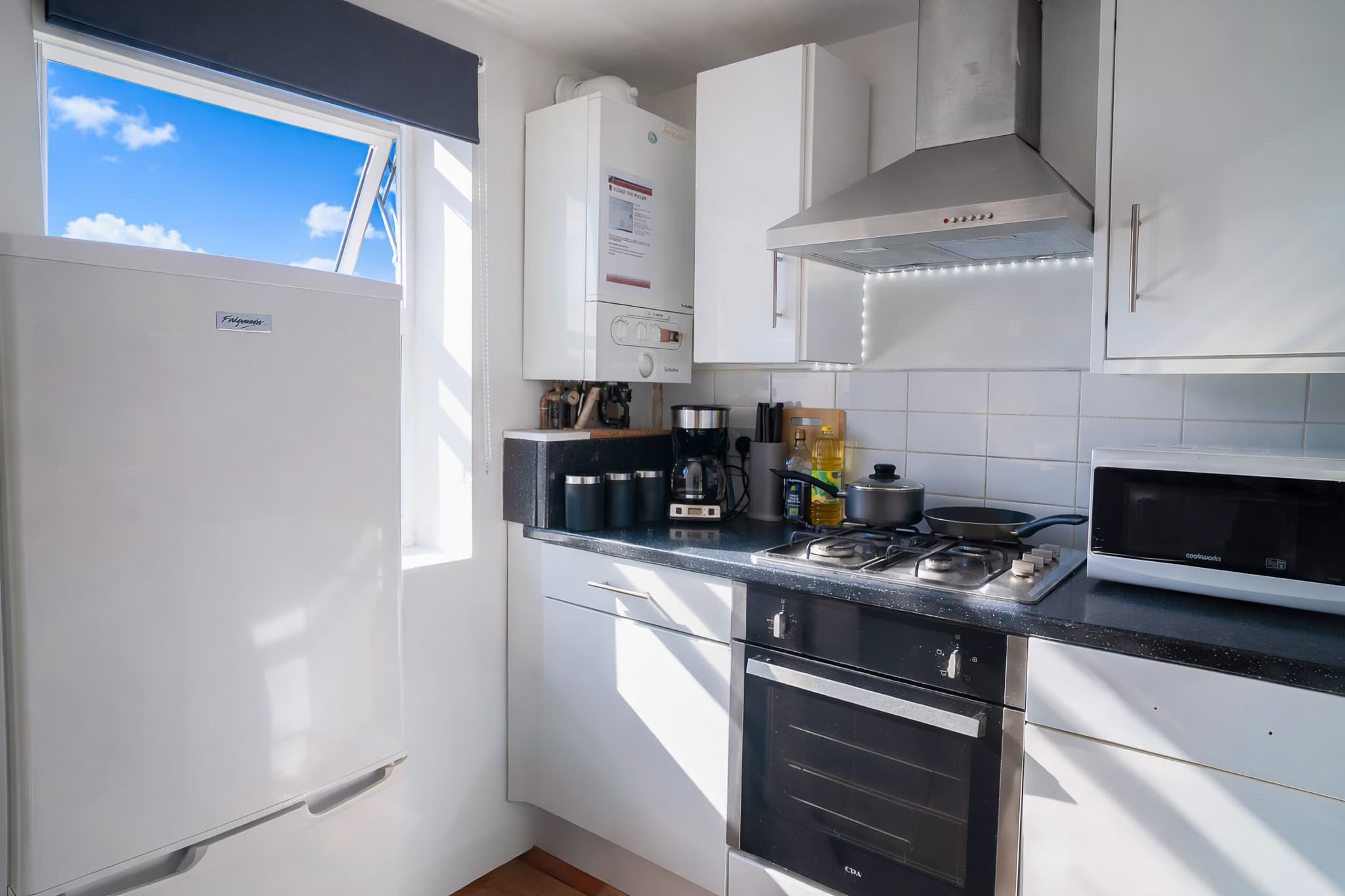 Kitchen with appliances, Paddington serviced apartment