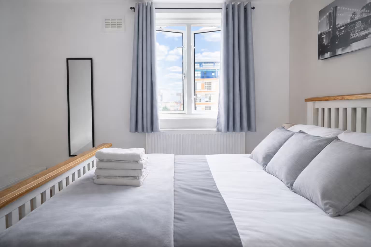 Sleeping area, 1-bed Paddington apartment